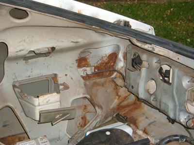 Rear hatch rust